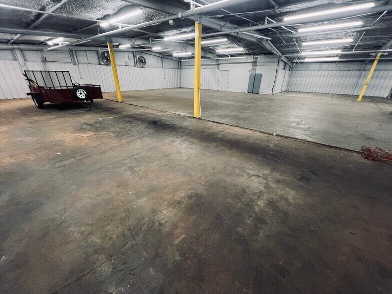 More Photos Of 3300 Atlanta Hwy, Montgomery Warehouse For Lease