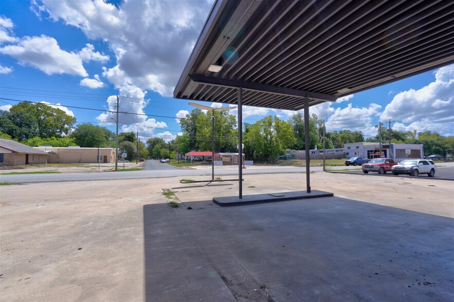 More Photos Of 623 N Richmond Rd, Wharton Auto Repair For Sale