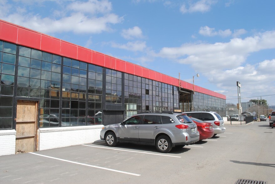 More Photos Of 1817 Broad St, Chattanooga General Retail For Lease