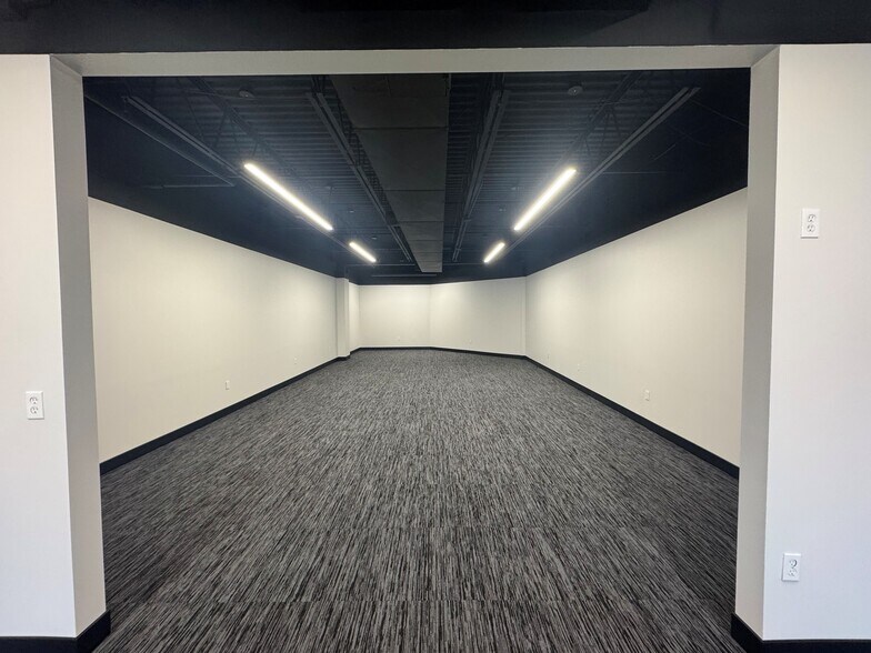 More Photos Of 1-29 Centre Pointe Dr, Saint Peters Unknown For Lease