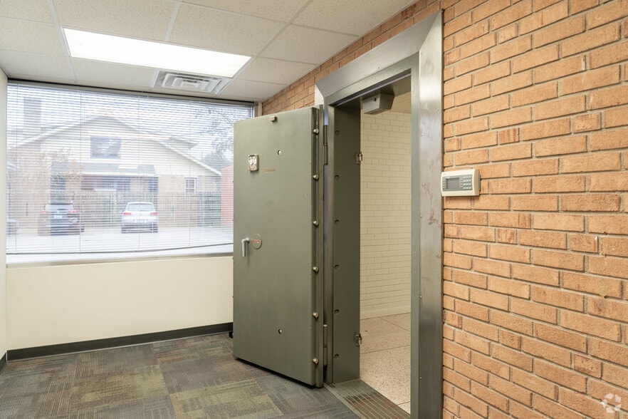 More Photos Of 3781 S Main St, Farmville Bank For Sale