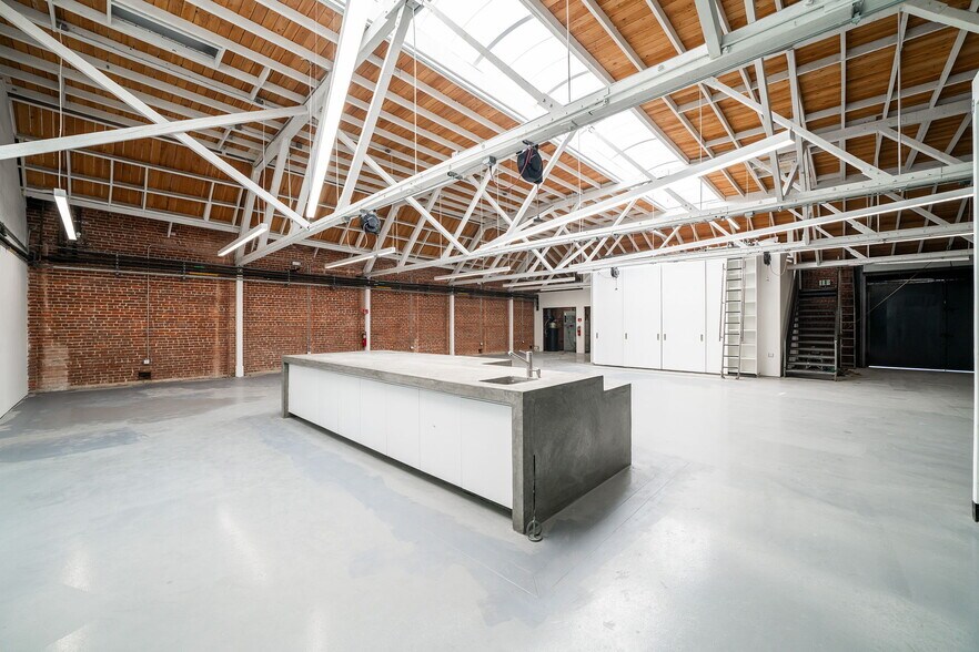 More Photos Of 1359 S Hope St, Los Angeles Warehouse For Sale