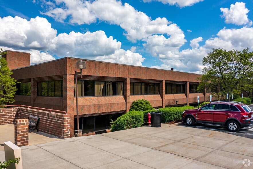 More Photos Of 5700 Lombardo Center, Seven Hills Office For Sale