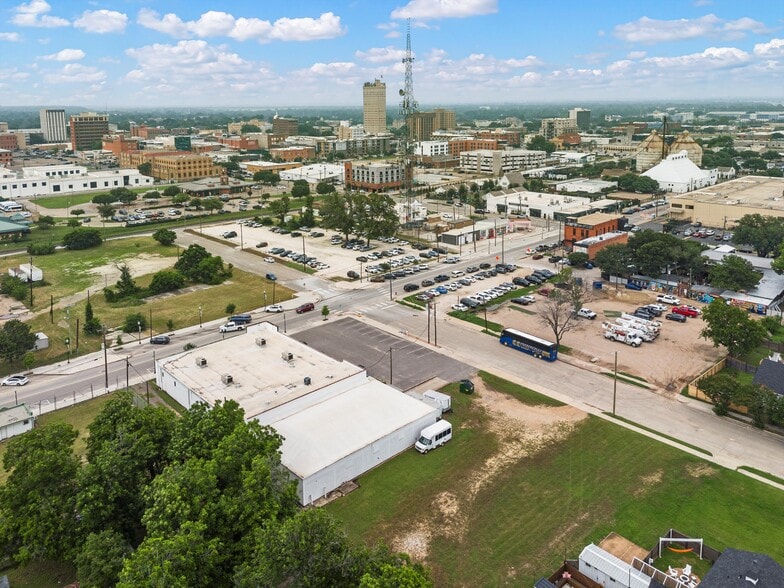 More Photos Of 910 Webster Ave, Waco Self Storage For Sale