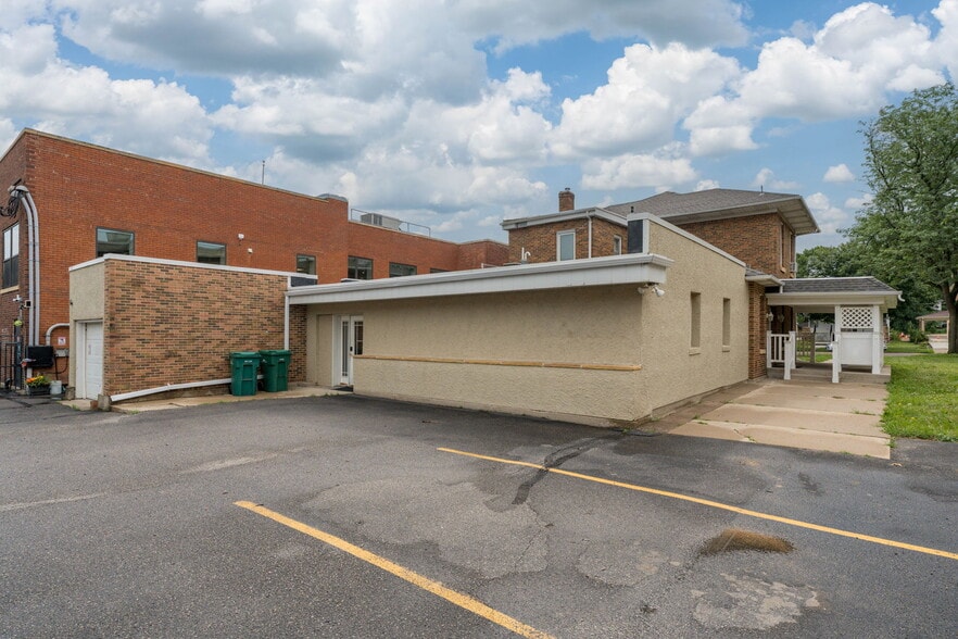 More Photos Of 110 S Broad St, Mankato Office For Lease