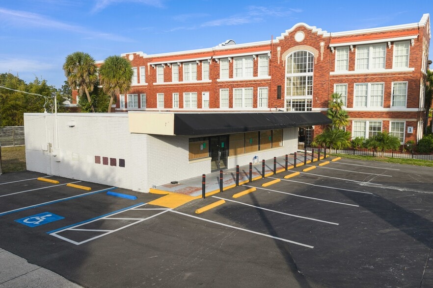 More Photos Of 1021 W Swann Ave, Tampa Supermarket For Lease