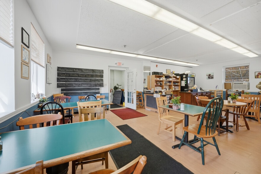 More Photos Of 46 Main Rd, Montgomery General Retail For Sale