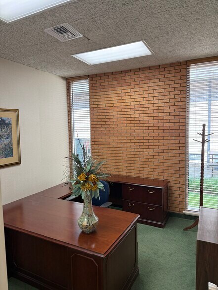 More Photos Of 510 Plaza Blvd, Kinston Office For Lease