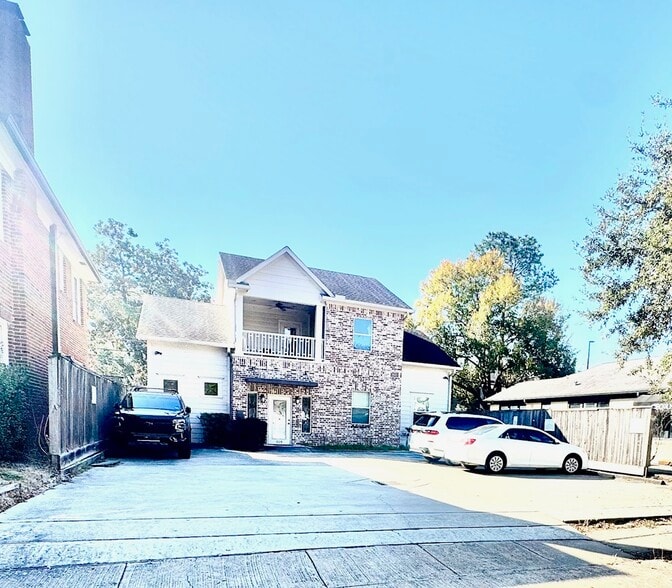 More Photos Of 919 W Gray St, Houston Office For Lease