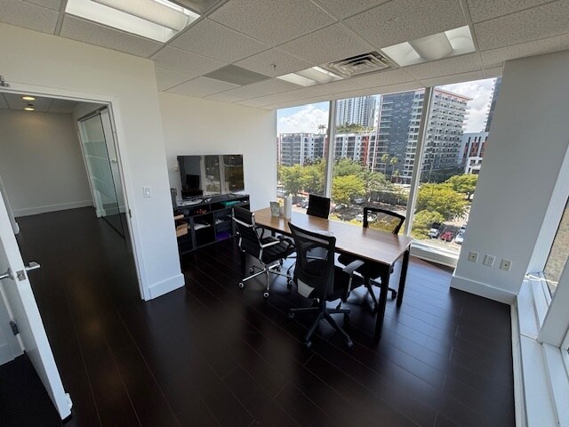 More Photos Of 3050 Biscayne Blvd, Miami Office For Lease
