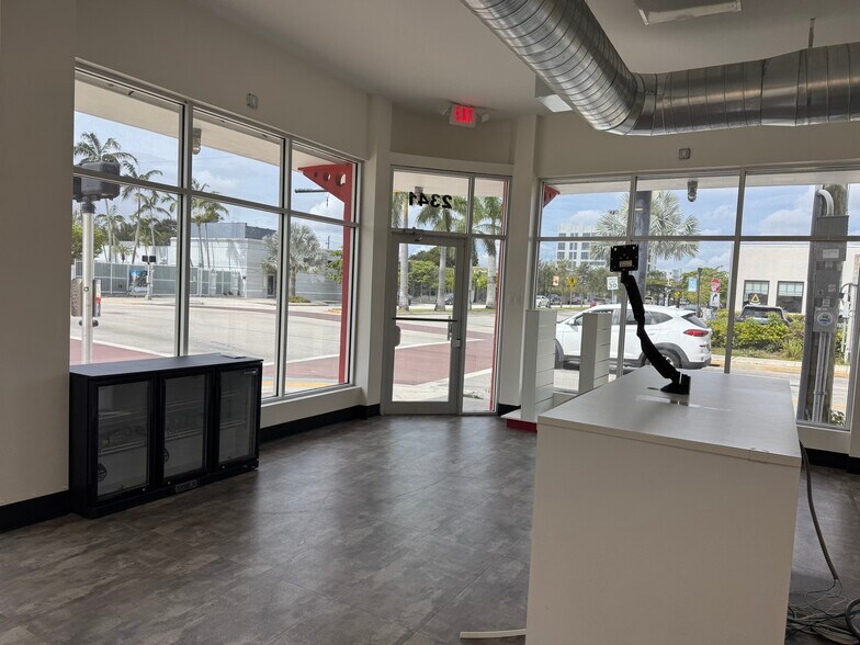 More Photos Of 2341 Hollywood Blvd, Hollywood Freestanding For Lease