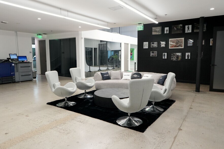 More Photos Of 7 Studebaker, Irvine Light Distribution For Lease