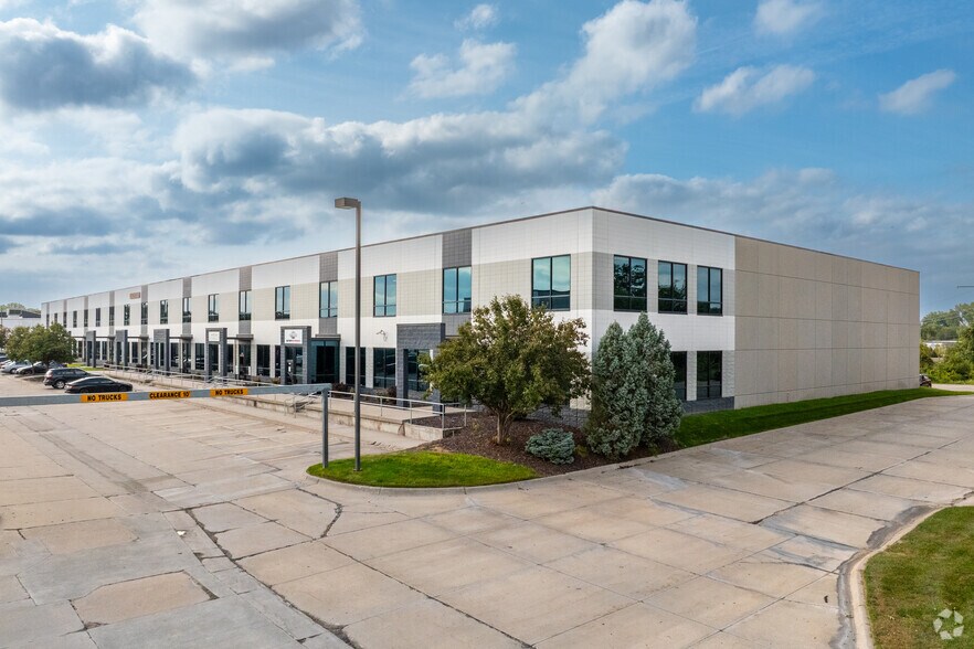 More Photos Of 11720-11734 Stonegate Cir, Omaha Warehouse For Lease