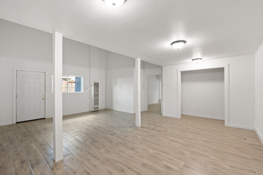 More Photos Of 1825 Baker St, Bakersfield Specialty For Sale