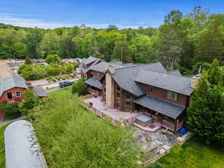 More Photos Of 11501 Popes Head Rd, Fairfax Garden Center For Sale