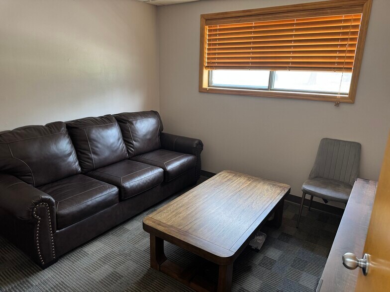 More Photos Of 9205 Swanson Blvd, Clive Light Manufacturing For Lease