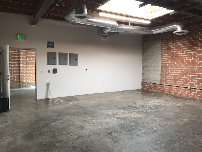 More Photos Of 2234 Barry Ave, Los Angeles Warehouse For Lease