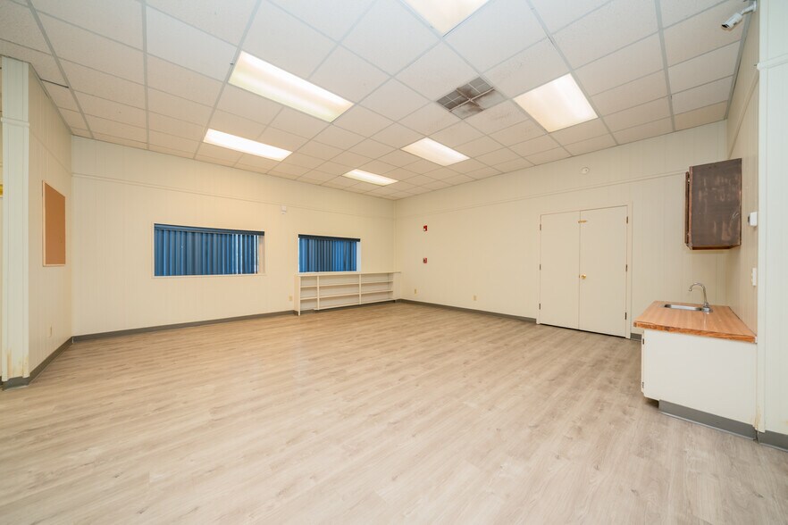 More Photos Of 1809 Alpine Rd, Longview Office For Sale