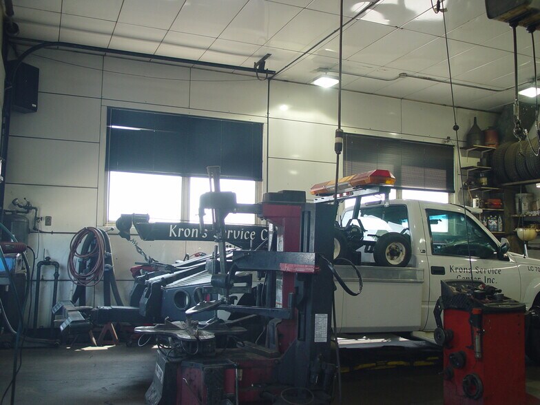 More Photos Of 1108 Main St, Neenah Auto Repair For Sale