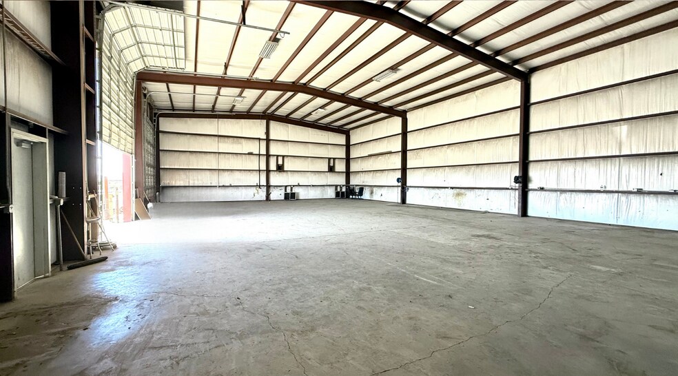 More Photos Of 12920 TX-191 Frontage, Midland Flex For Lease