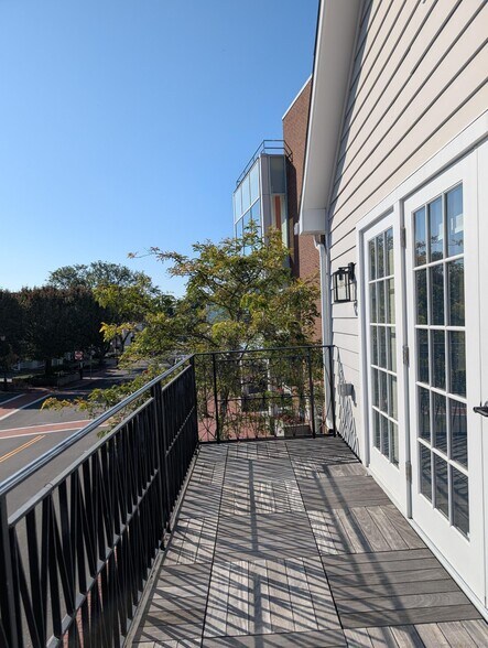 More Photos Of 139 Main St, Westport Storefront For Lease