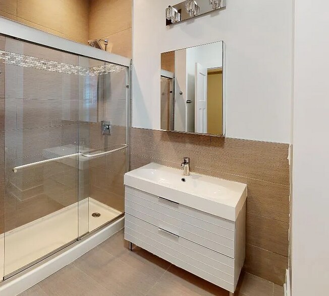 More Photos Of 1027 E Hyde Park Blvd, Chicago Apartments For Sale