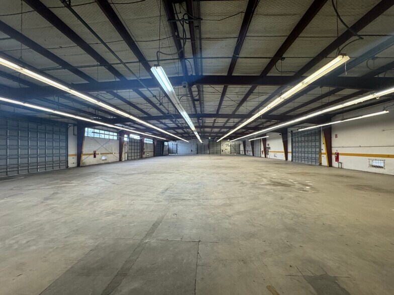 More Photos Of 3885 Mercantile Ave, Naples Distribution For Sale