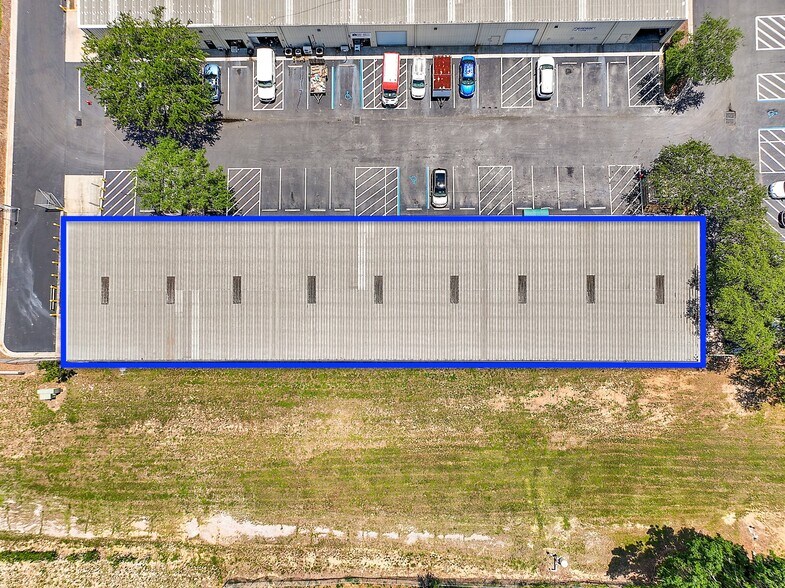 More Photos Of 1262-1274 Commons Ct, Clermont Industrial For Sale