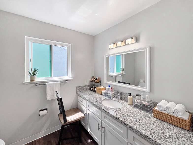 More Photos Of 2536 Grove Way, Castro Valley Apartments For Sale