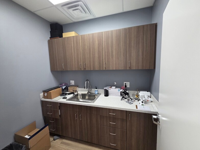More Photos Of 6634 Summer Knoll Cv, Bartlett Medical For Lease