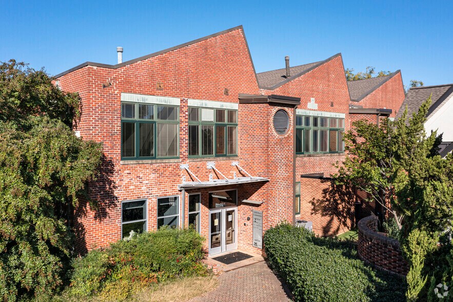 More Photos Of 701 Kenmore Ave, Fredericksburg Office For Lease