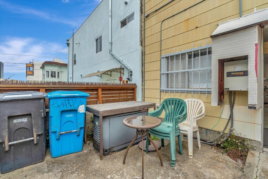 More Photos Of 2143-2145 Taraval St, San Francisco Veterinarian Kennel For Sale
