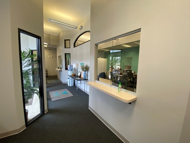 More Photos Of 505 Corporate Center Dr, Vandalia Medical For Lease