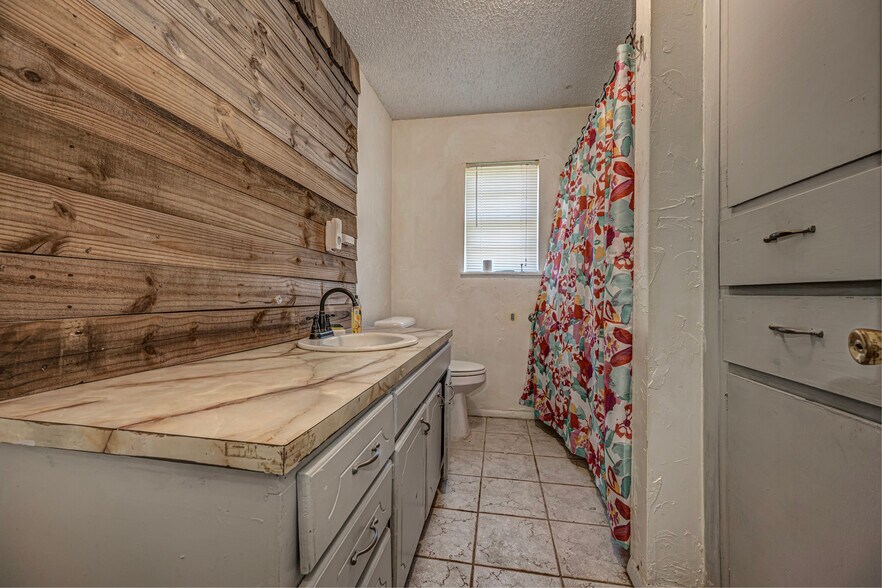 More Photos Of 1028 N 11th St, Chickasha Religious Facility For Sale