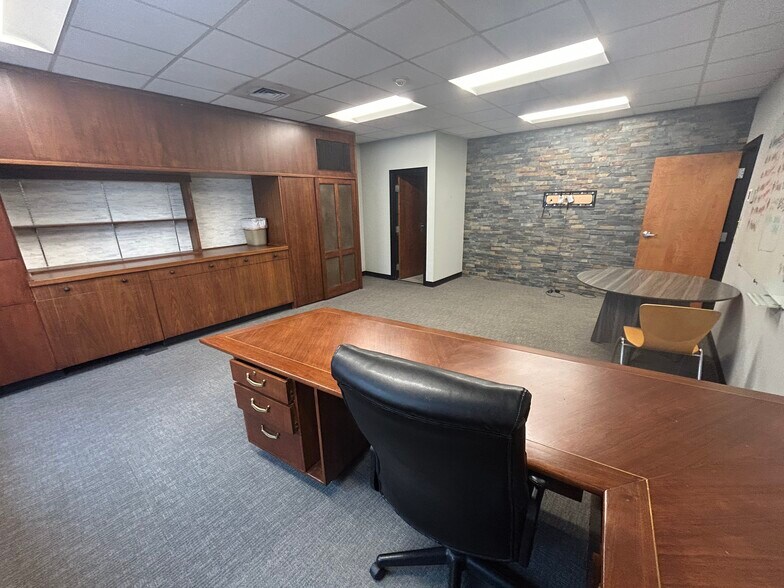 More Photos Of 2800 Gilbert Ave, Cincinnati Office For Sale