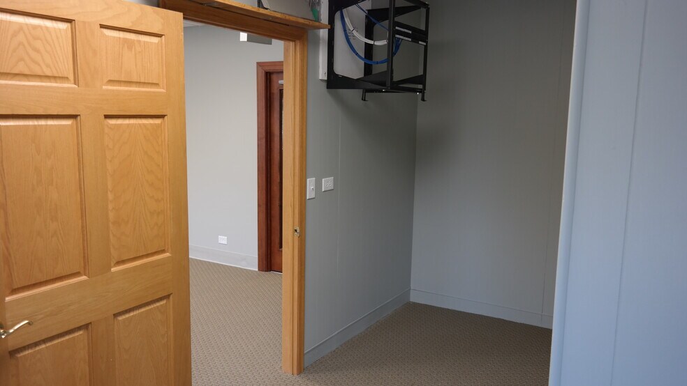 More Photos Of 105 Jackson Ave, Naperville Storefront Retail Office For Lease