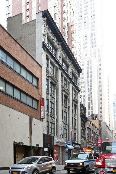 More Photos Of 43-47 W 33rd St, New York Loft Creative Space For Lease