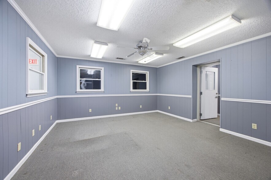 More Photos Of 1364 Candler Rd, Gainesville Truck Terminal For Lease