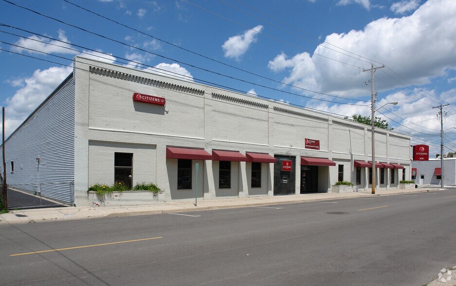 Primary Photo Of 200 W Higham St, Saint Johns Bank For Lease