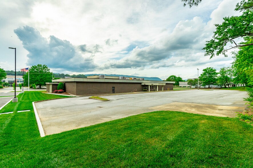 More Photos Of 1012 Riverfront Pkwy, Chattanooga Office For Sale