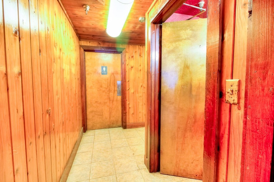 More Photos Of 2214 Mangum Rd, Houston Storefront Retail Office For Lease