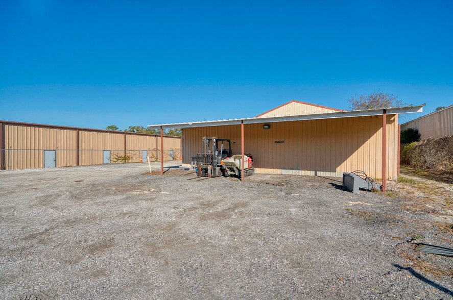 More Photos Of 946 Shadick Dr, Orange City Warehouse For Lease