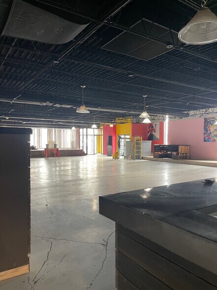 More Photos Of 2415 W Peterson Ave, Chicago Restaurant For Lease