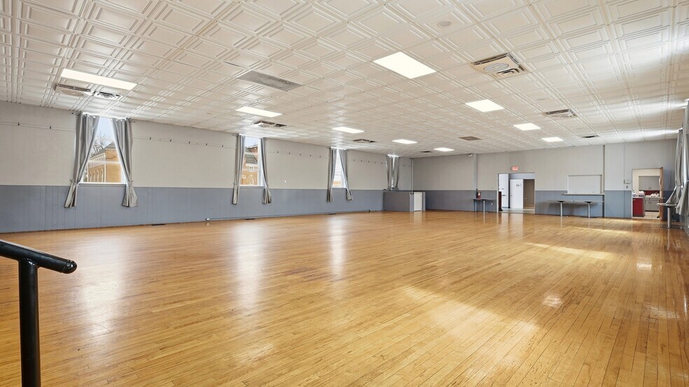 More Photos Of 204 W Beaver Ave, Fort Morgan Showroom For Sale
