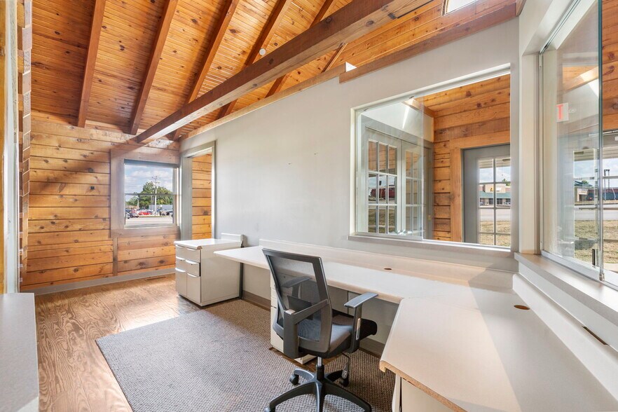 More Photos Of 771 E HWY 54, Camdenton Office For Sale