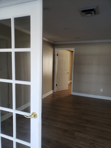 More Photos Of 864 Burdeck St, Schenectady Office For Sale