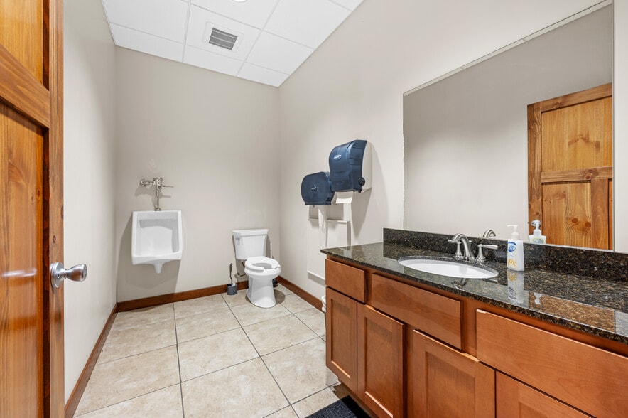 More Photos Of 5115 Frontage Rd N, Lakeland Manufacturing For Lease