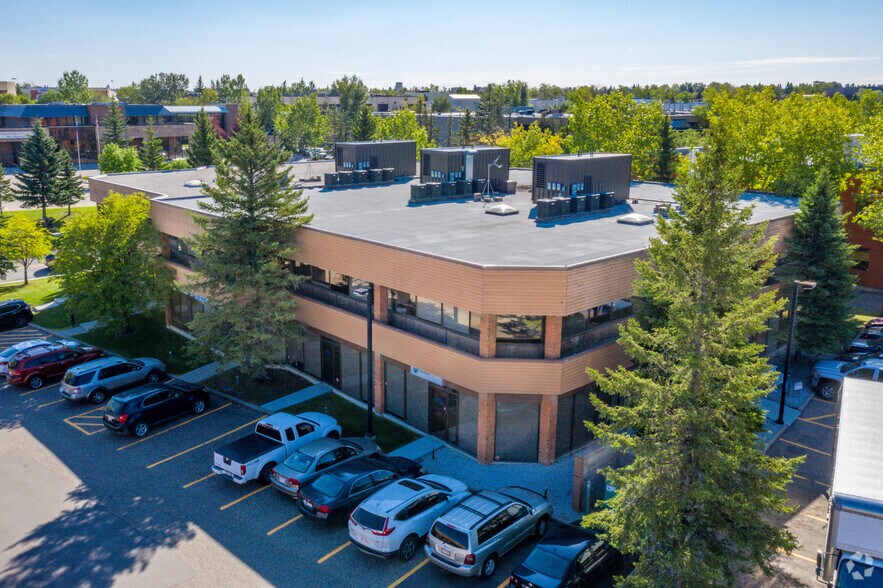 More Photos Of 3015 12th St NE, Calgary Office For Lease