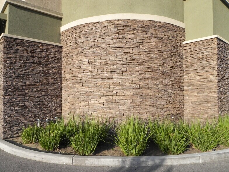 More Photos Of 2083 Orange Tree Ln, Redlands Freestanding For Lease