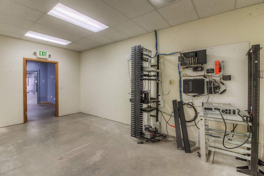 More Photos Of 501 Stover Rd, Grandview Industrial For Sale